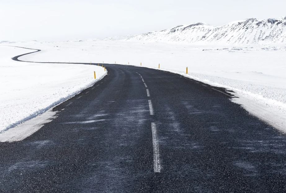 udržovaná silnice v zimě